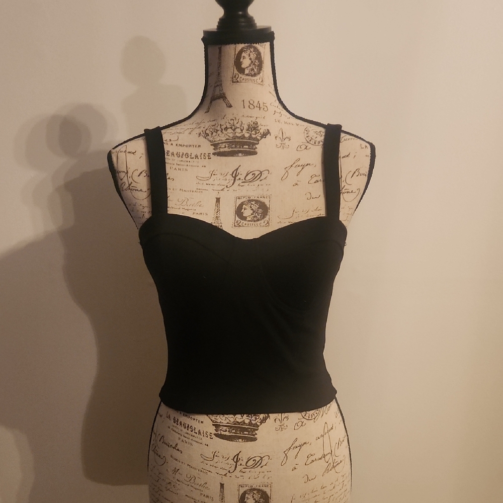 Black Sleeveless Crop Top